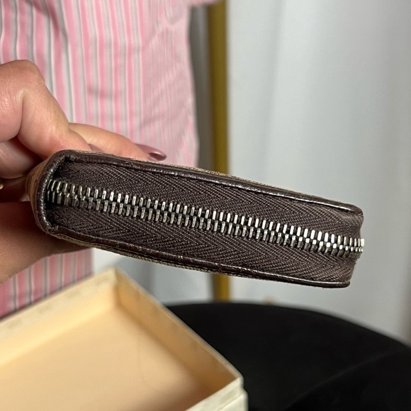 EUC Authentic Gucci monogram zippy wallet ❤️ - Picture 7 of 15